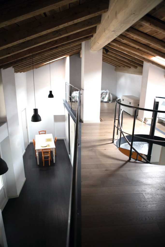 interni-design-scala-soppalco-metallo-legno