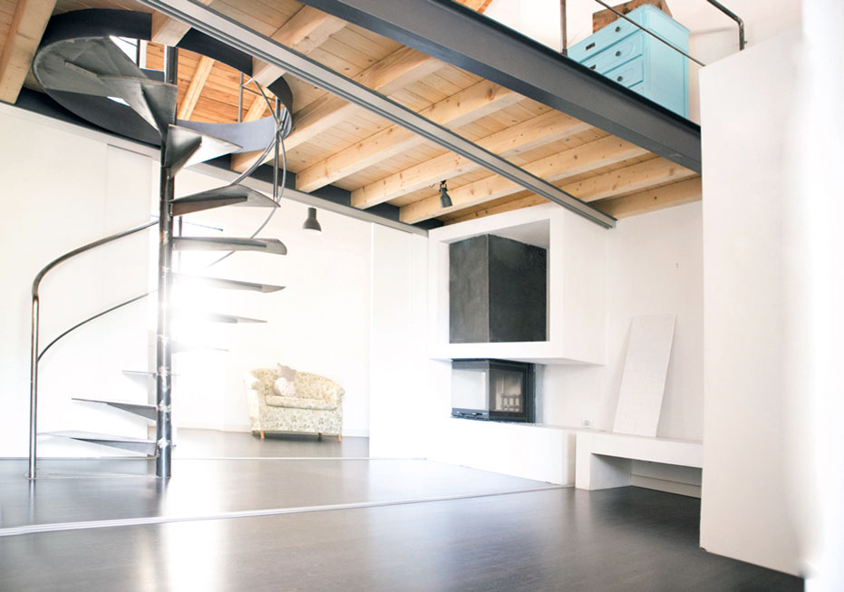 interior-design-loft-soppalco-camino-soggiorno