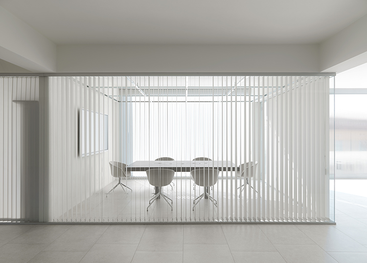 arredo-uffici-tende-sala-riunioni