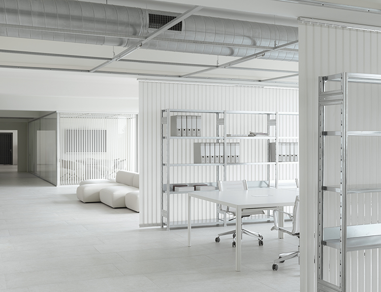 postazioni-ufficio-arredamento-design-interni-pareti-mobili